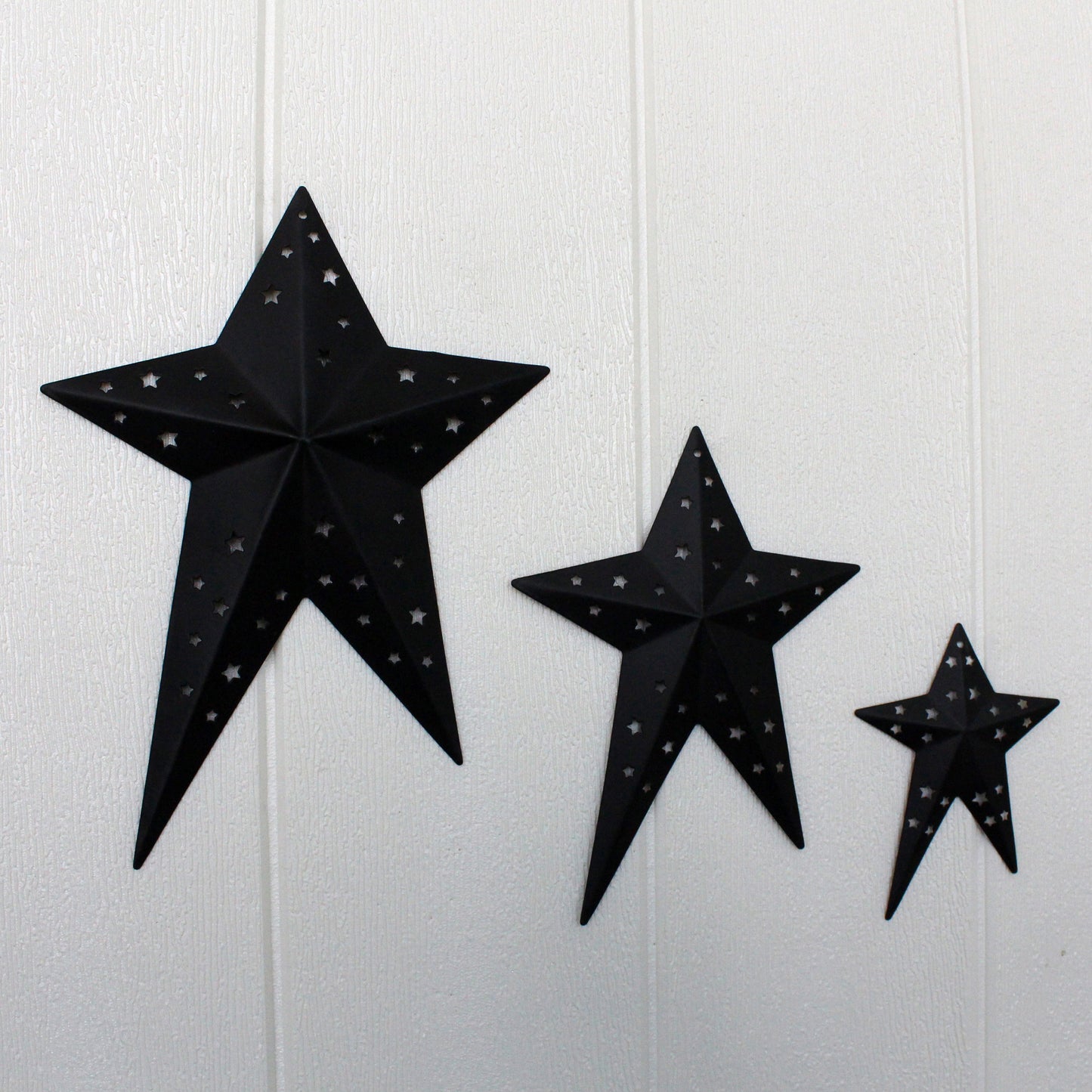 CVHOMEDECO. Primitives Rustic Vintage Gifts Black Punched Metal Barn Stars for Wall/Wreaths/Twigs Decor, 8/6/4 Inch, Set of 3
