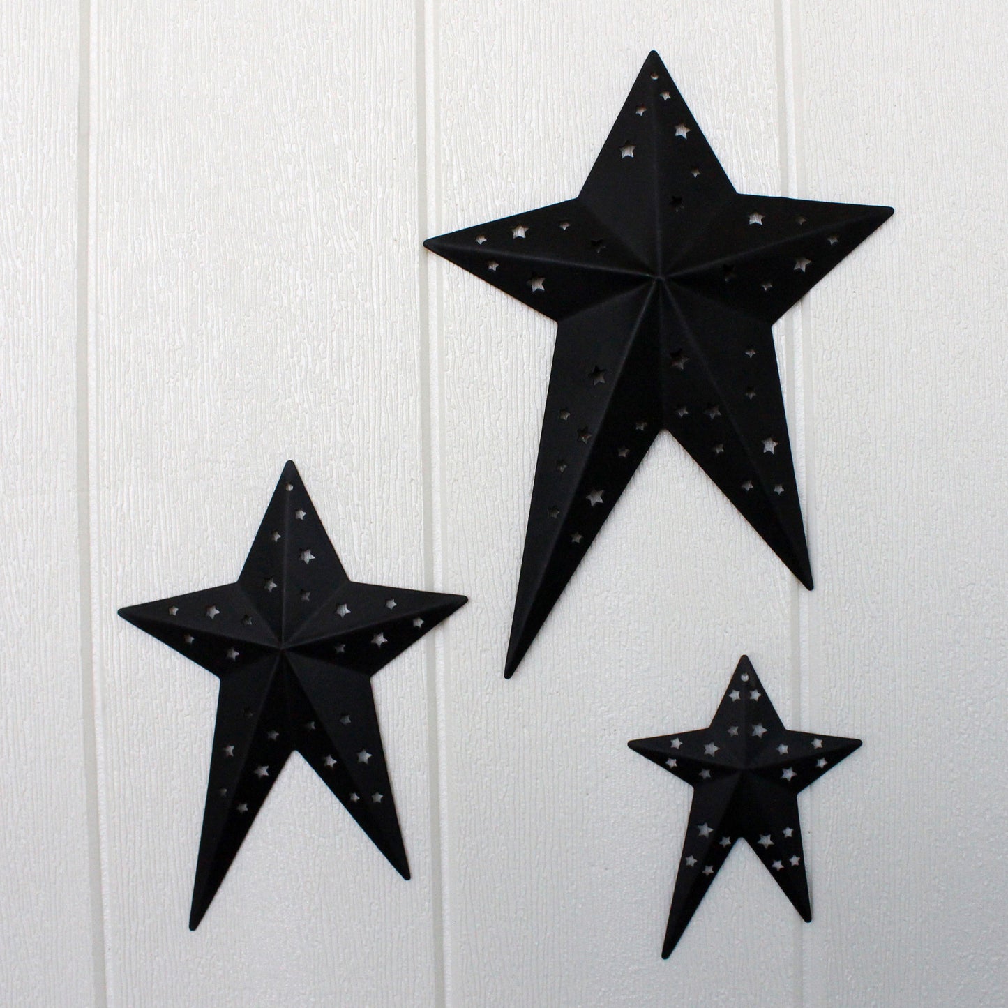 CVHOMEDECO. Primitives Rustic Vintage Gifts Black Punched Metal Barn Stars for Wall/Wreaths/Twigs Decor, 8/6/4 Inch, Set of 3